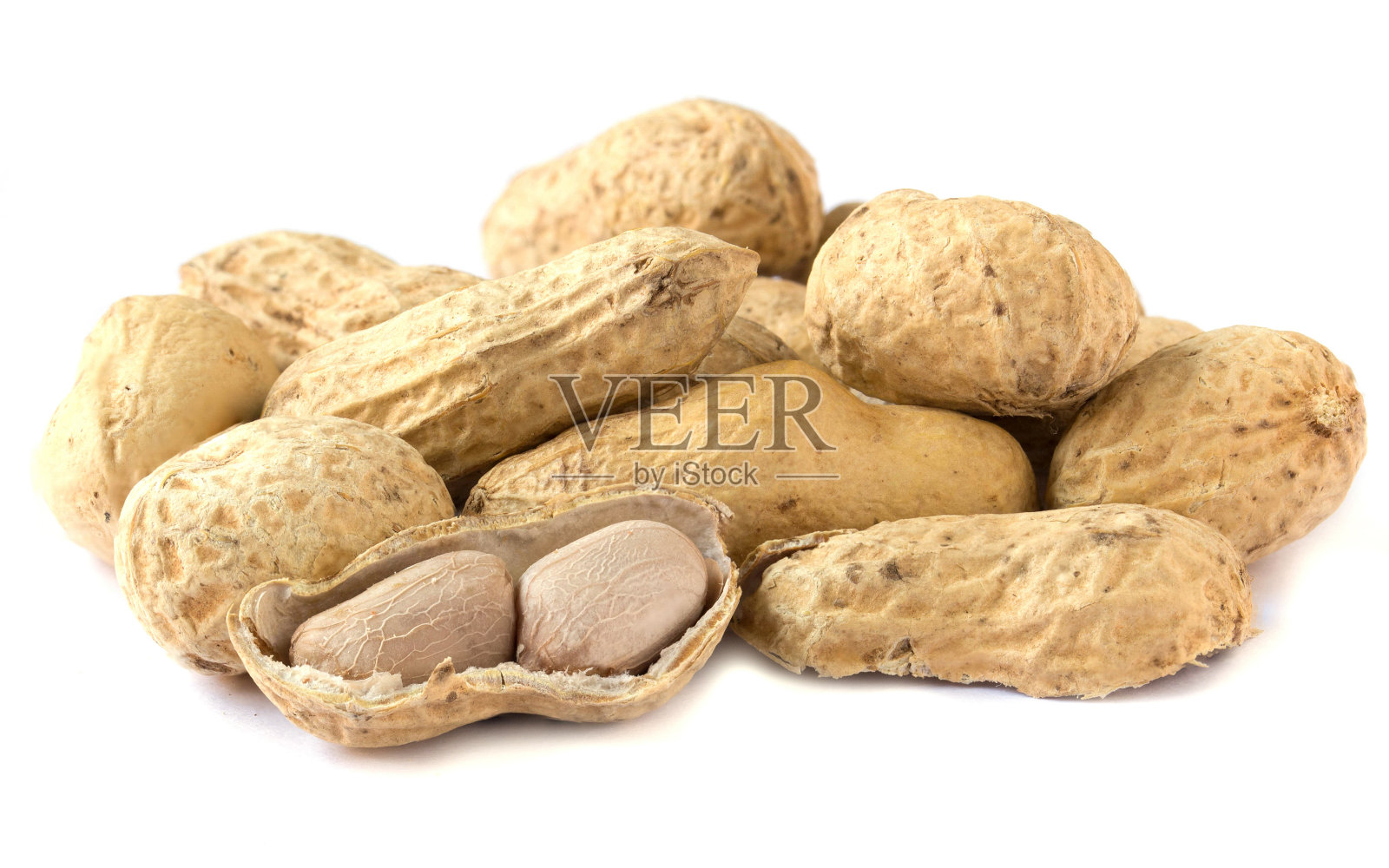 木桌上的花生照片摄影图片