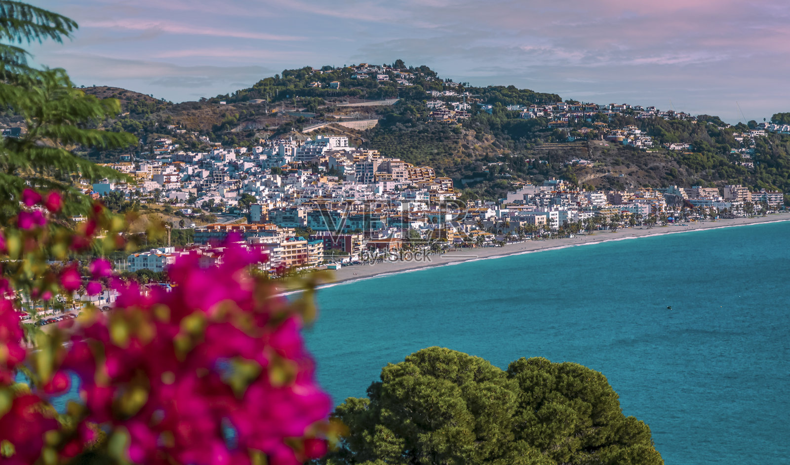 西班牙南部城市拉赫拉杜拉的高视角照片摄影图片