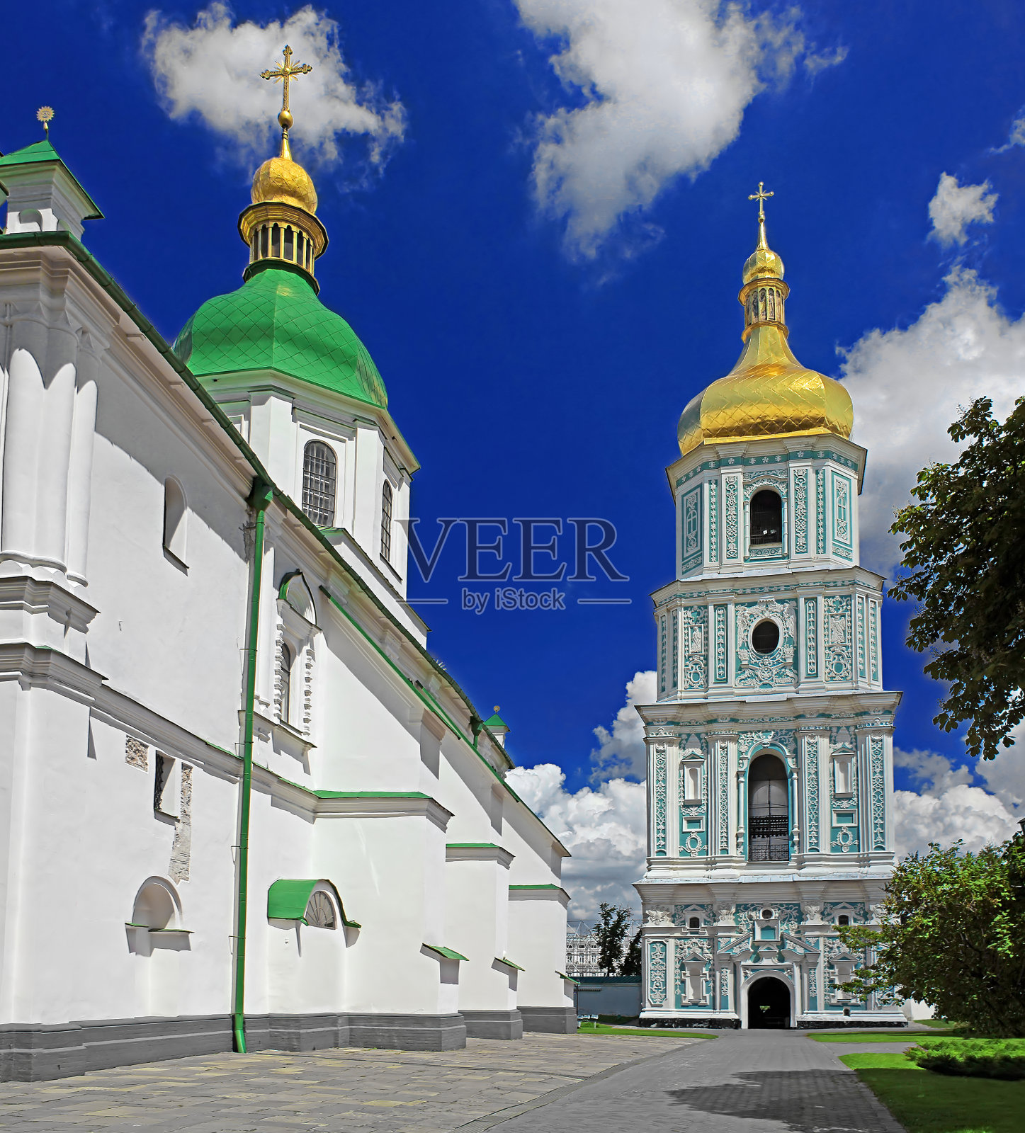 乌克兰基辅的钟楼和圣索菲亚大教堂照片摄影图片