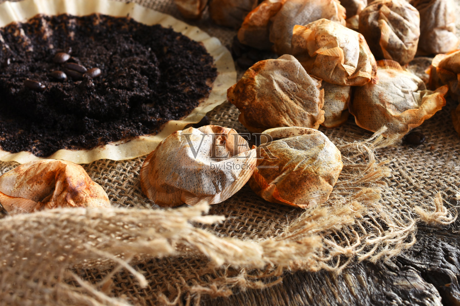 用过的咖啡过滤器和用过的茶包关闭照片摄影图片