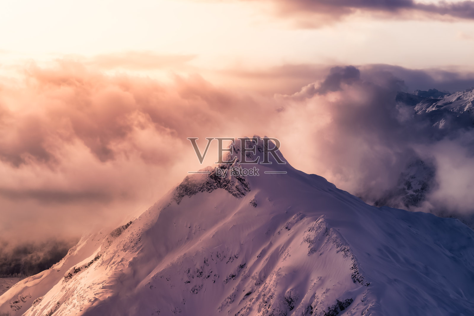 美丽的山峰航拍景观照片摄影图片