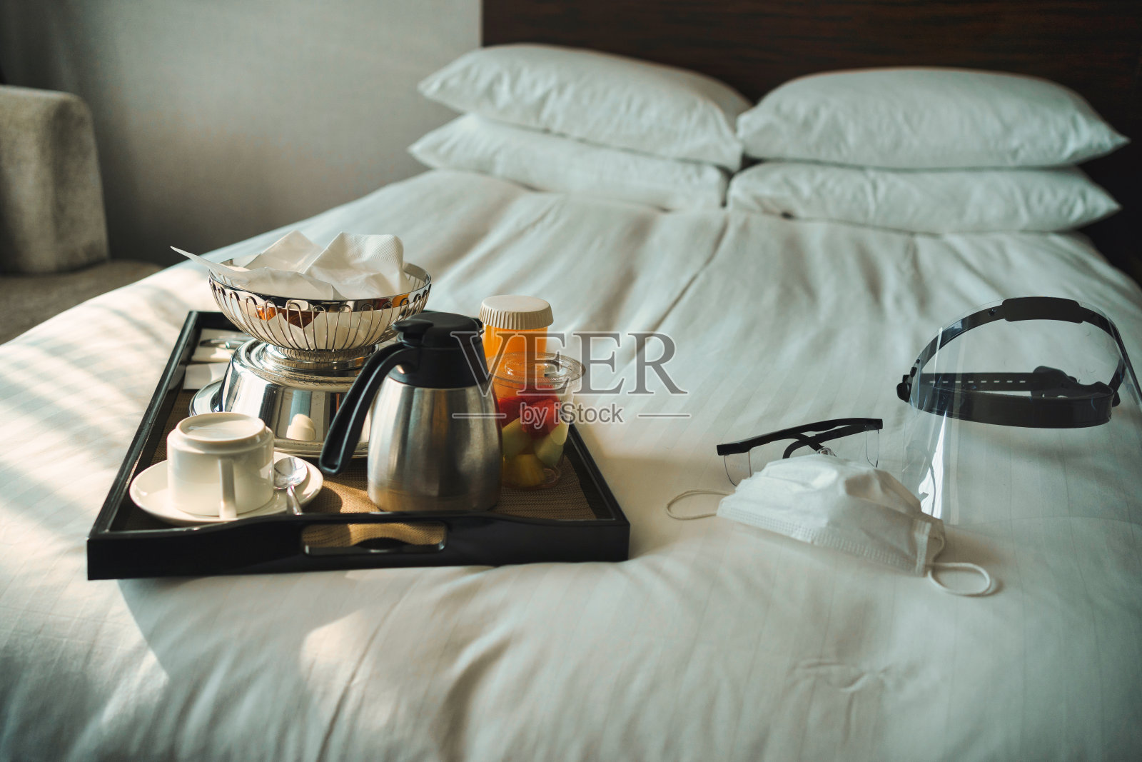 床上供应早餐照片摄影图片