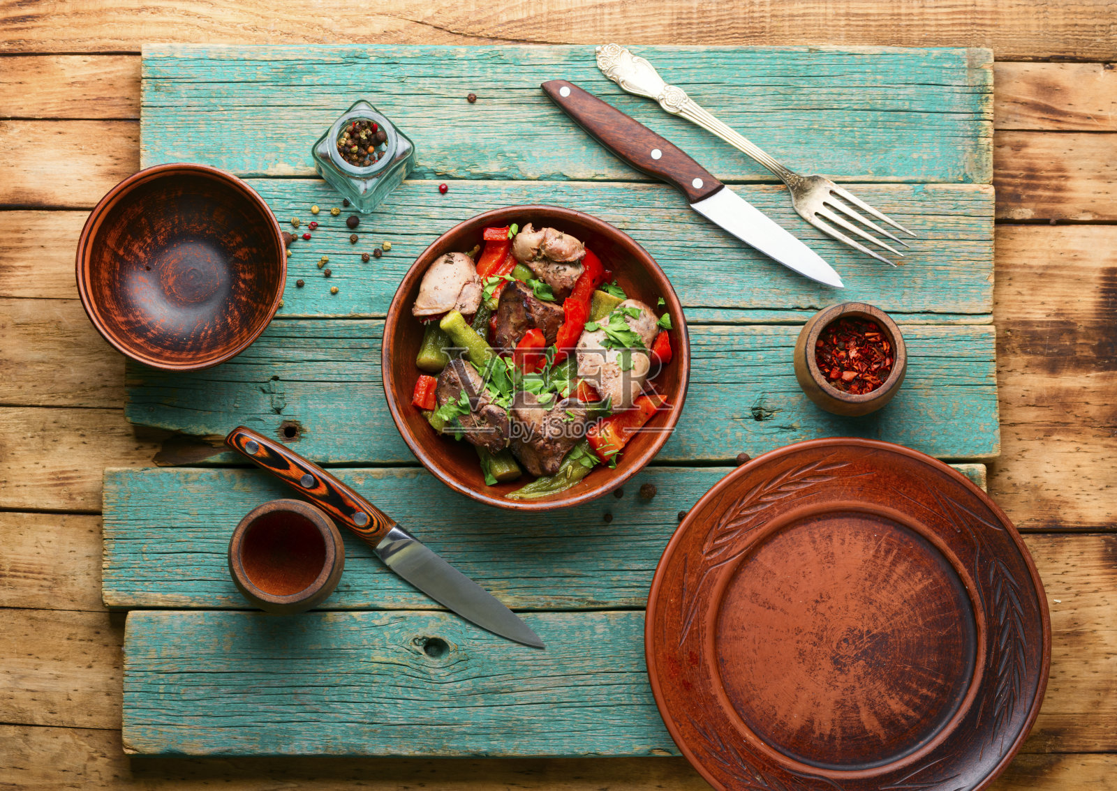 鸡肝沙拉照片摄影图片