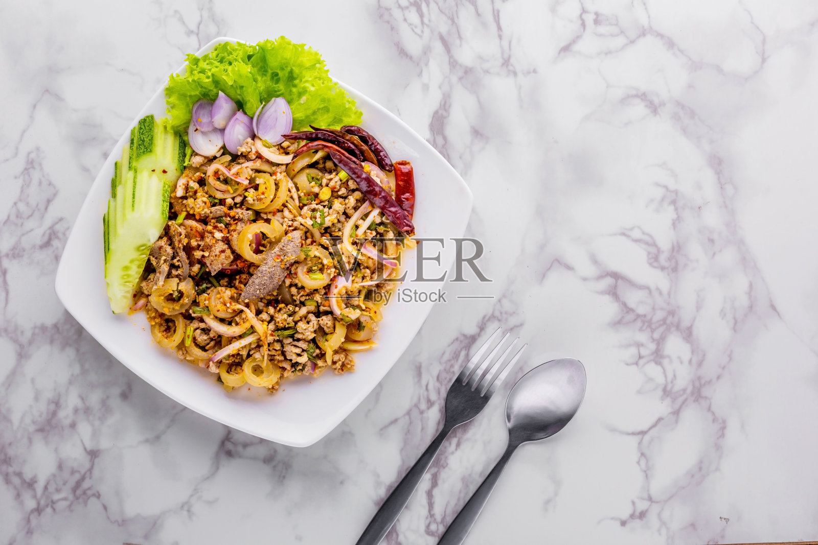 辣味猪肉沙拉照片摄影图片