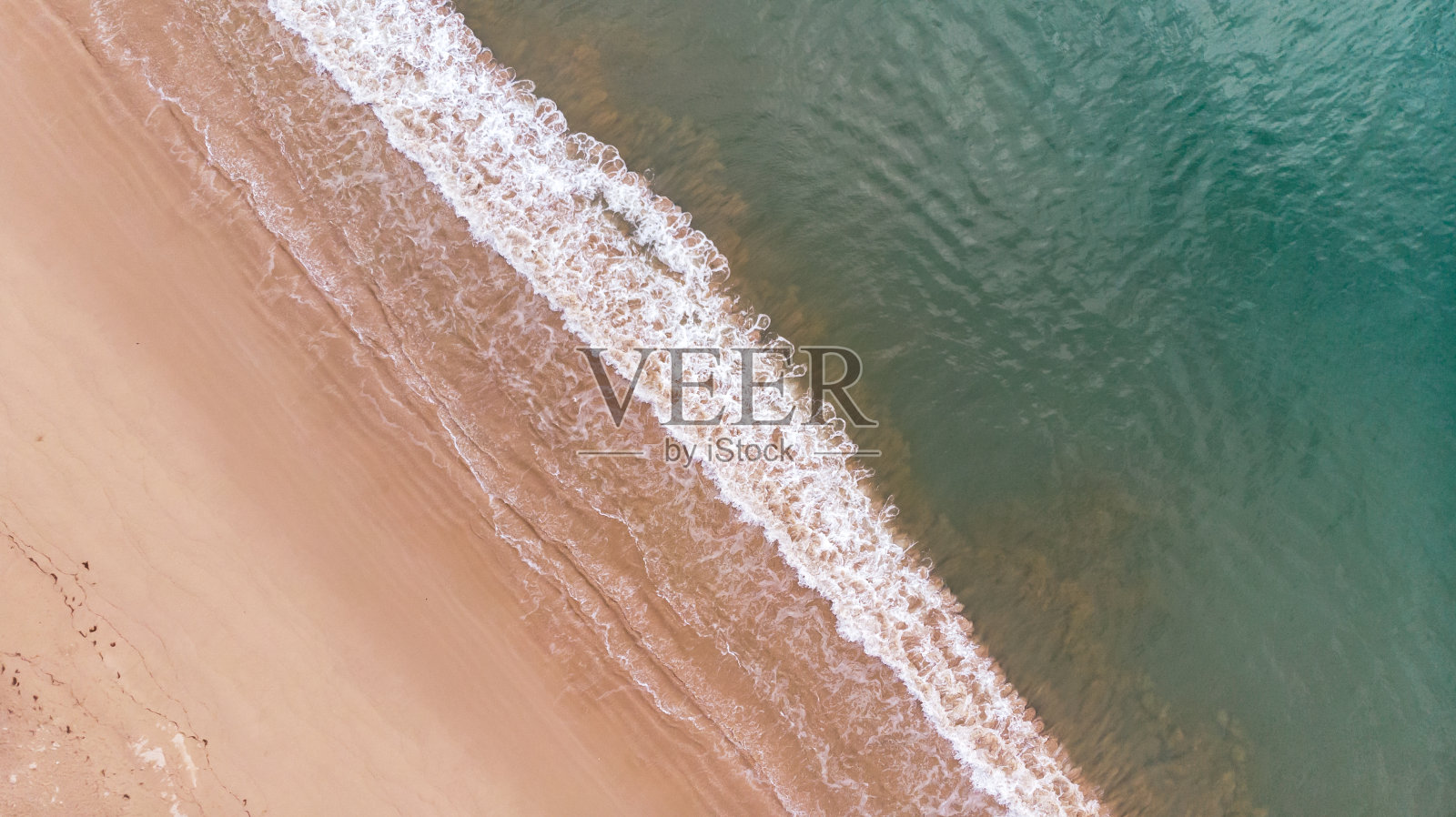 美丽海滩的俯视图。照片摄影图片