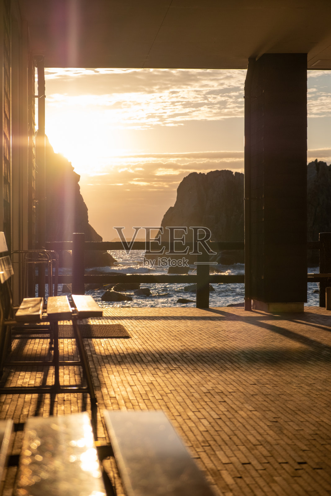 桥igui -iwa岩石在黎明的剪影照片摄影图片