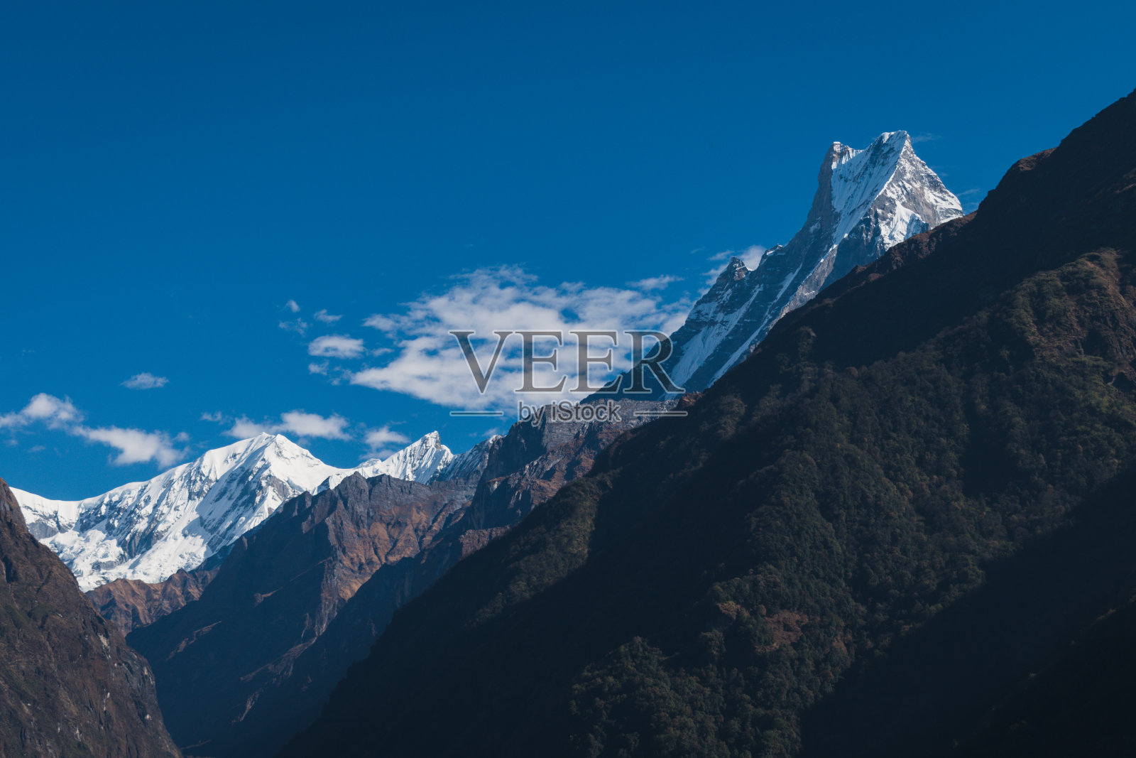 马察普查尔的雪峰照片摄影图片