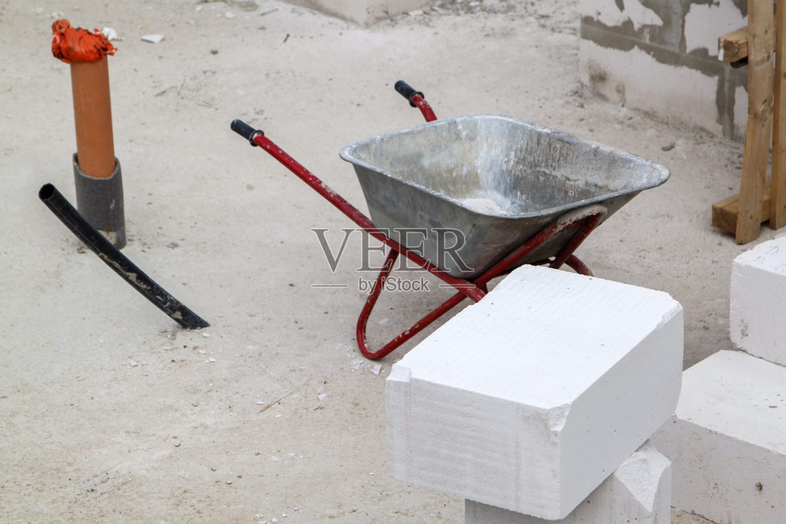 工地上小推车的近景照片摄影图片