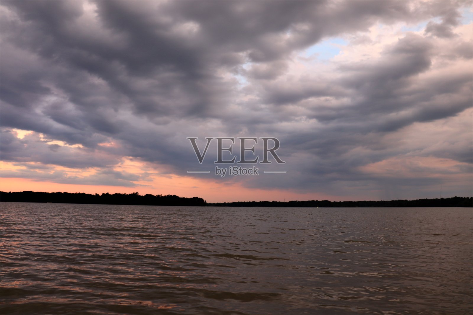 紫色的云照片摄影图片