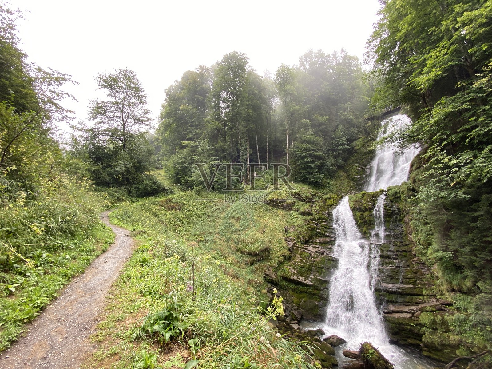 福斯巴赫在爱玛瑙自然公园和全英国湖区自然公园，以及在瑞士伯尔尼的伯尔尼照片摄影图片