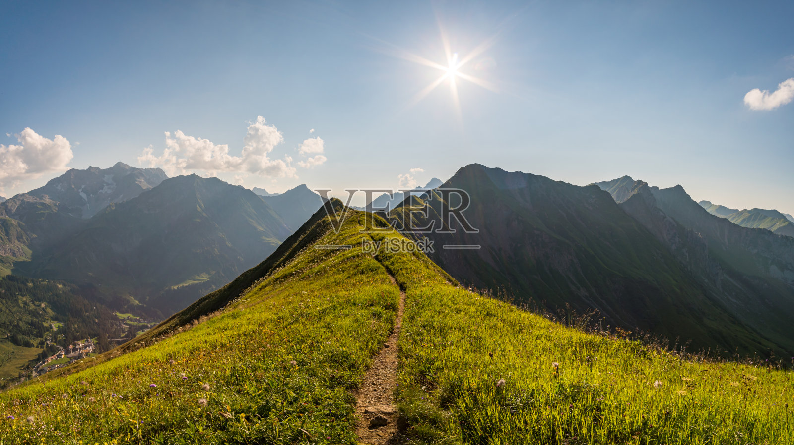 克莱因瓦尔瑟塔尔阿尔卑斯山的日落之旅照片摄影图片
