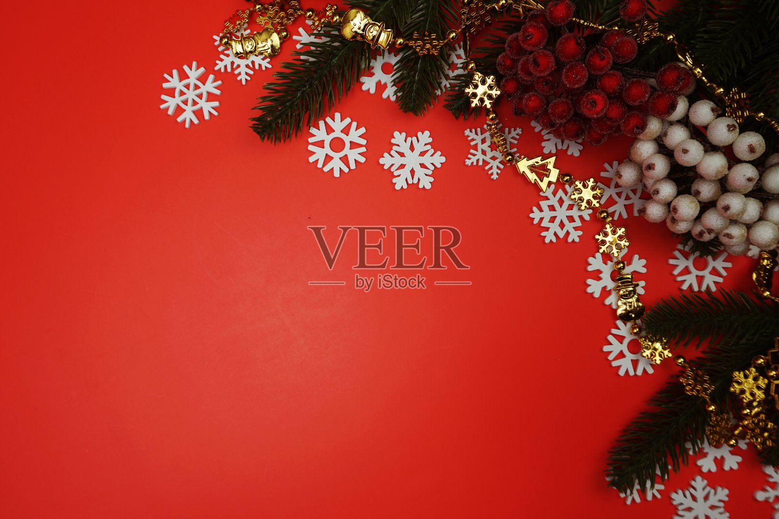 圣诞装饰边框上的红色背景照片摄影图片