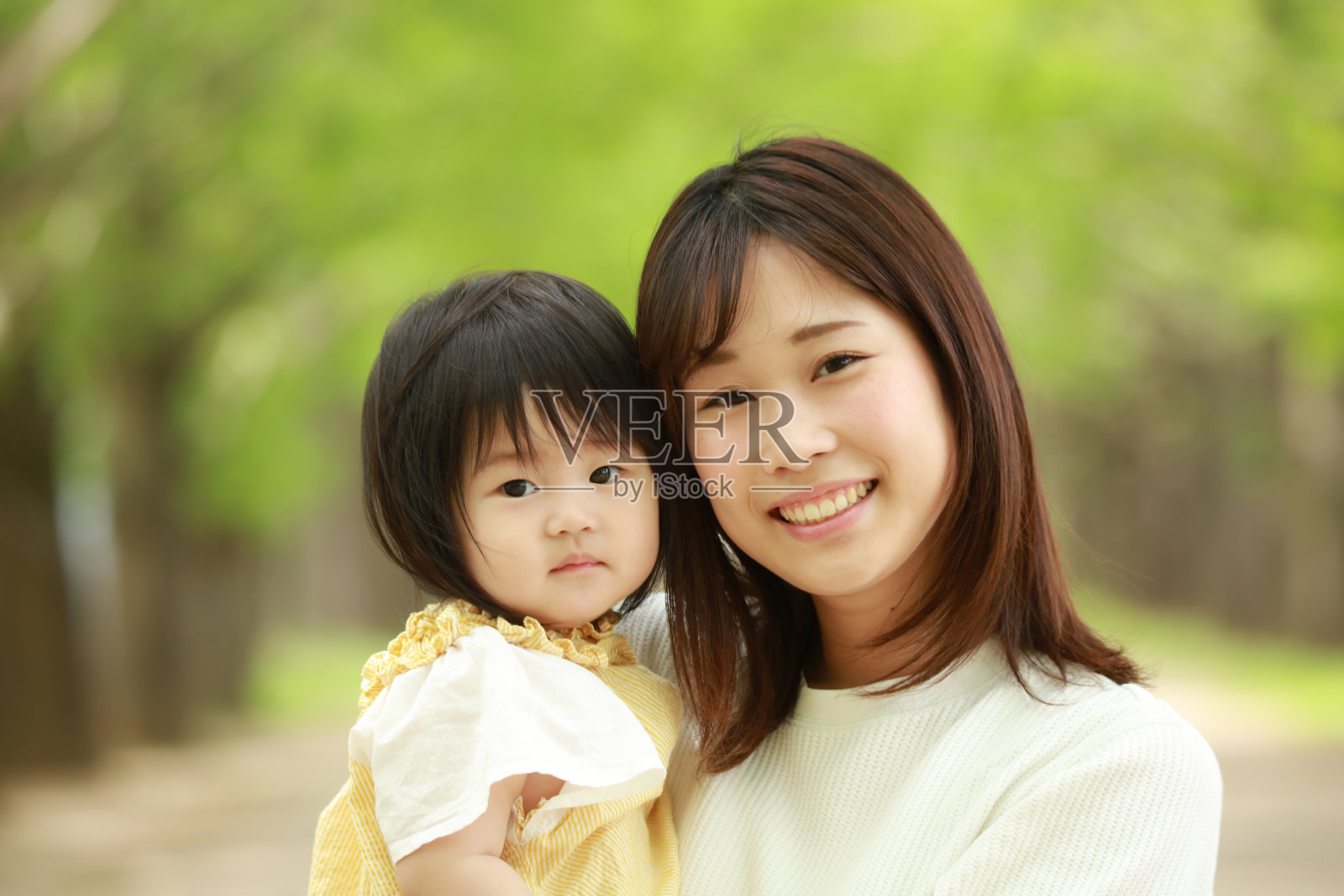 微笑的父母和孩子照片摄影图片