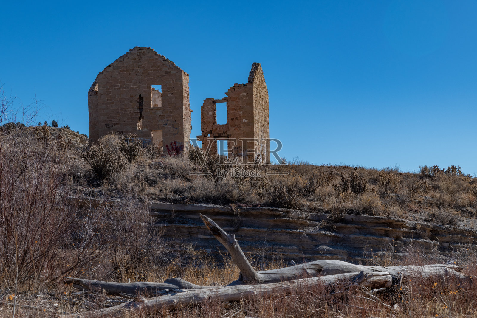 驿站，客栈和学校，石屋废墟照片摄影图片