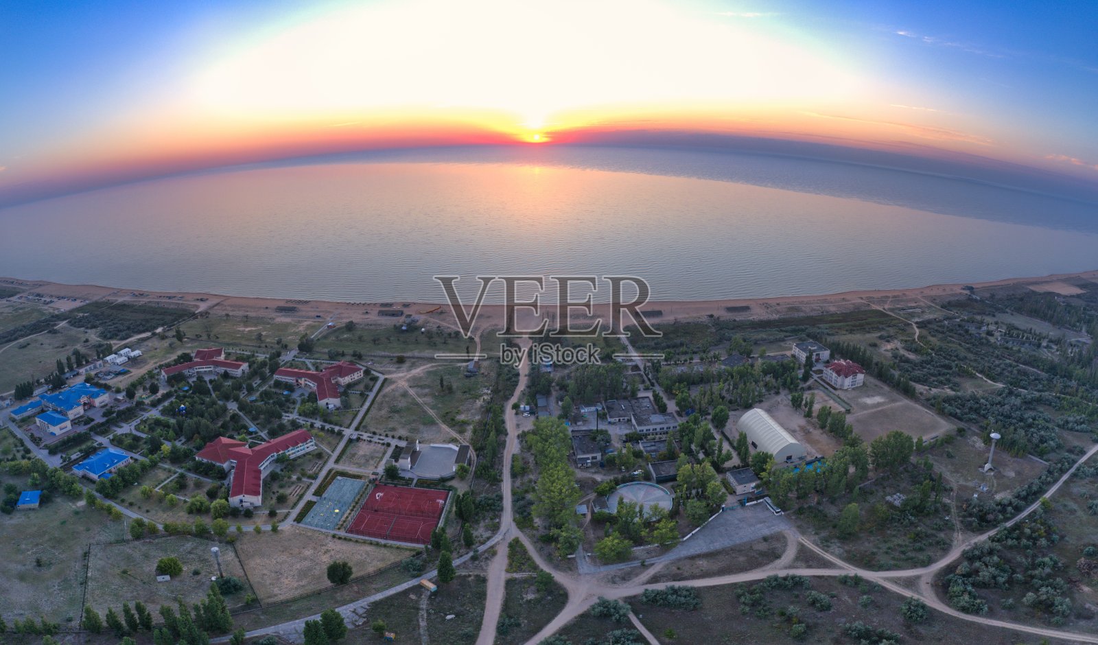 晨曦中的美丽宁静的村庄斯特尔科夫照片摄影图片