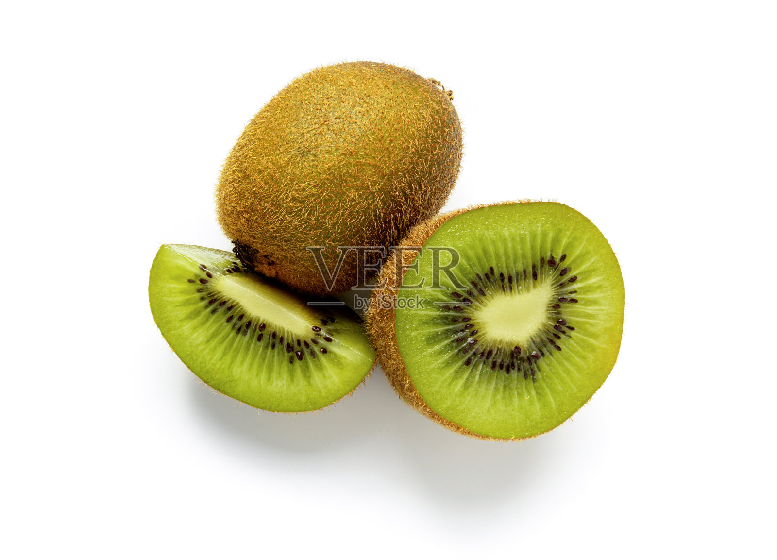 成熟的整个猕猴桃和半颗猕猴桃孤立在白色背景上。全景深。素食食品的概念照片摄影图片
