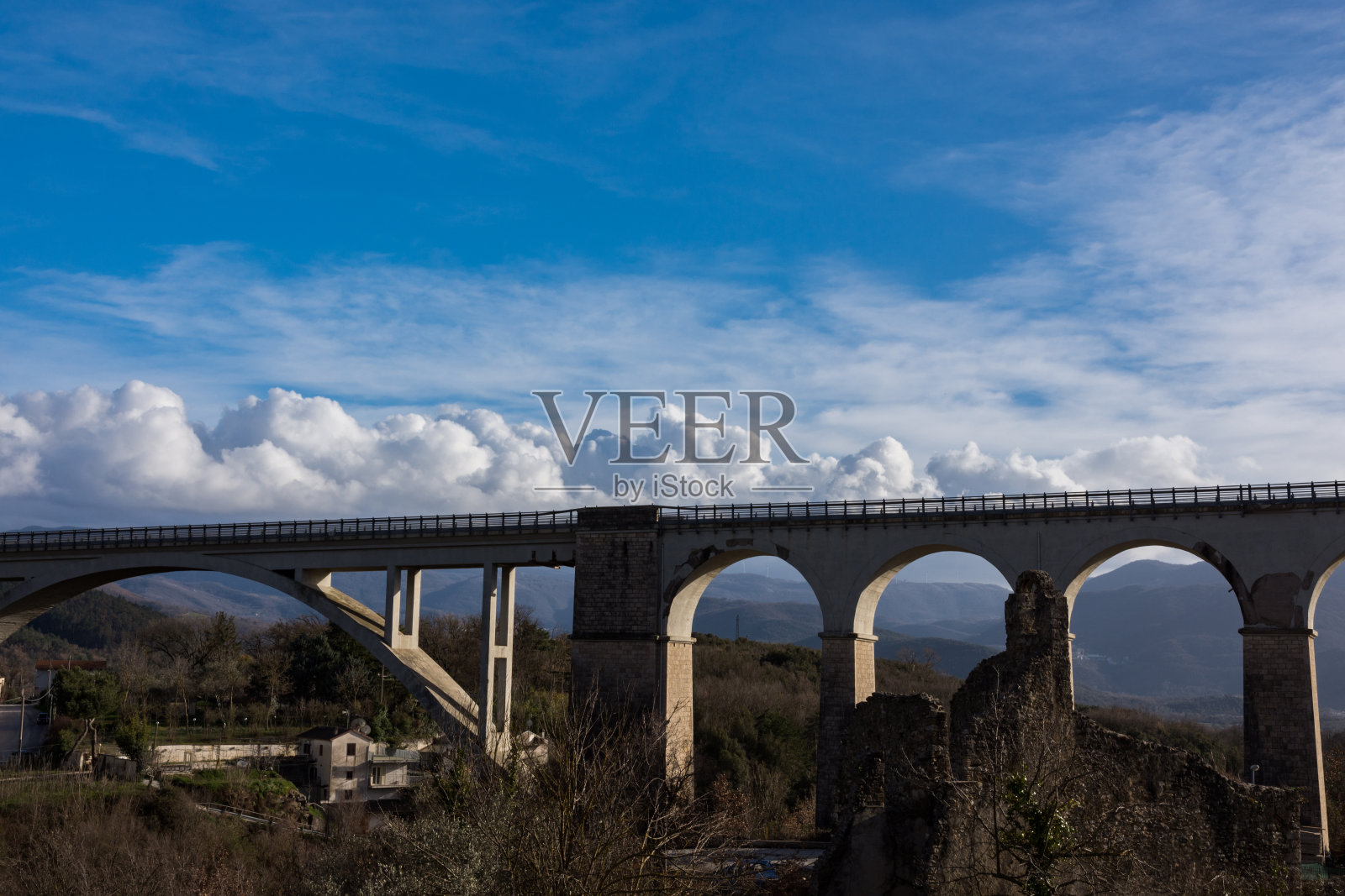 意大利，意大利，意大利。神圣的铁路桥。View照片摄影图片