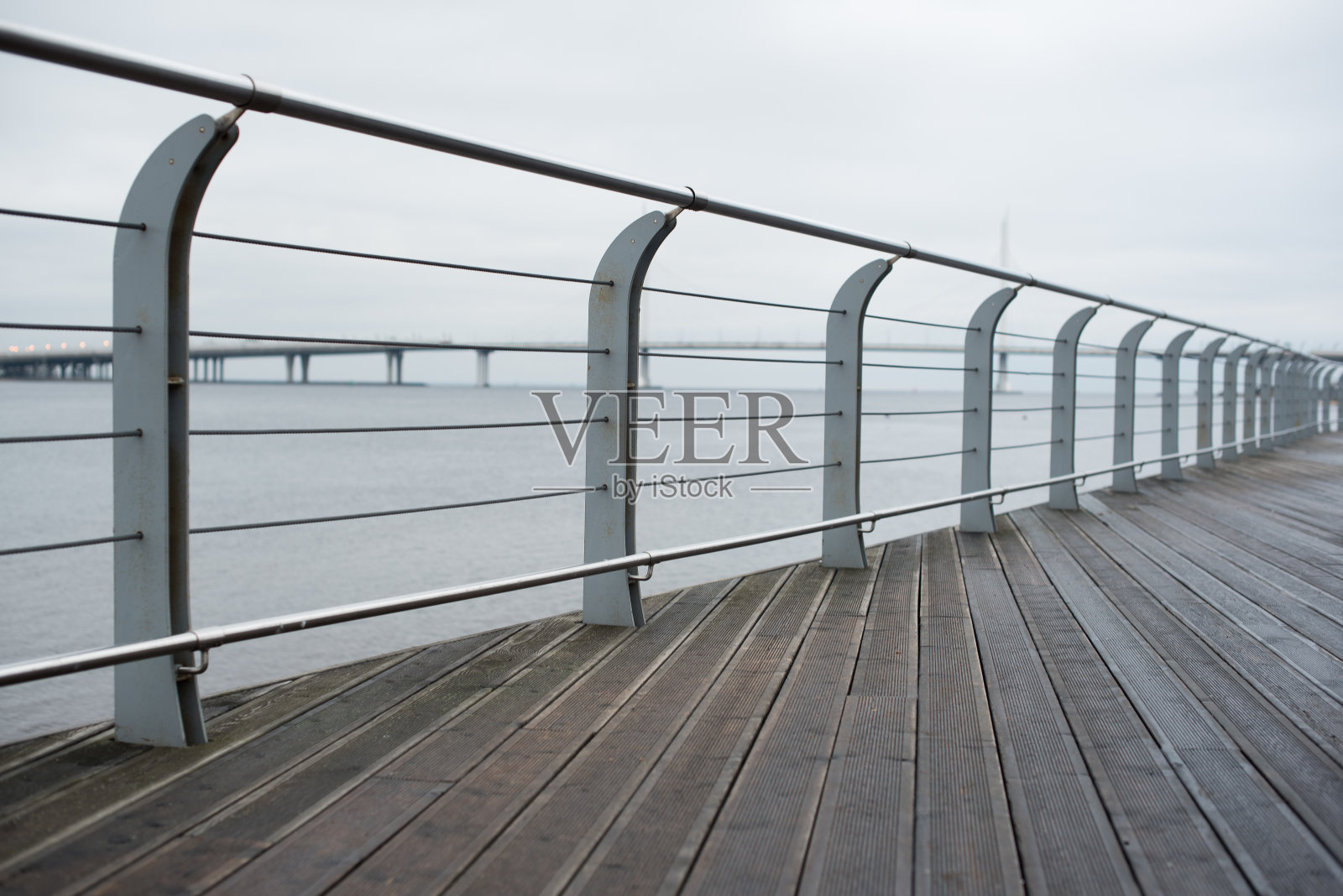 海湾上的木制码头照片摄影图片