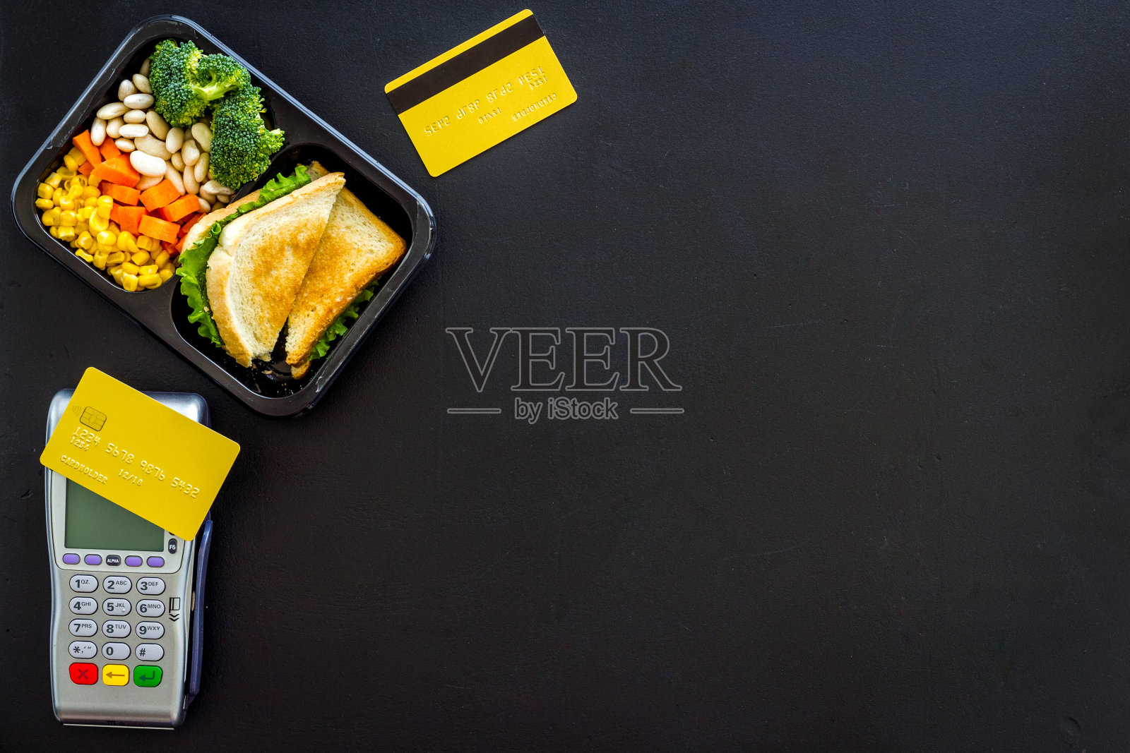 外卖通过支付终端和信用卡支付照片摄影图片