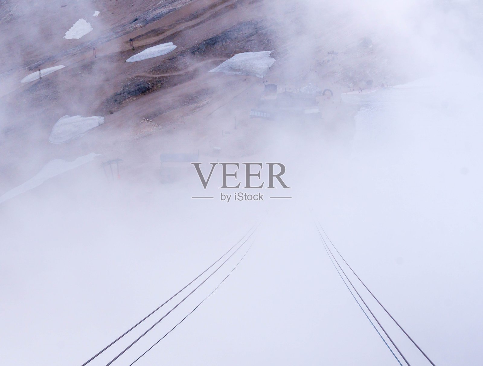 云中缆车的电线照片摄影图片