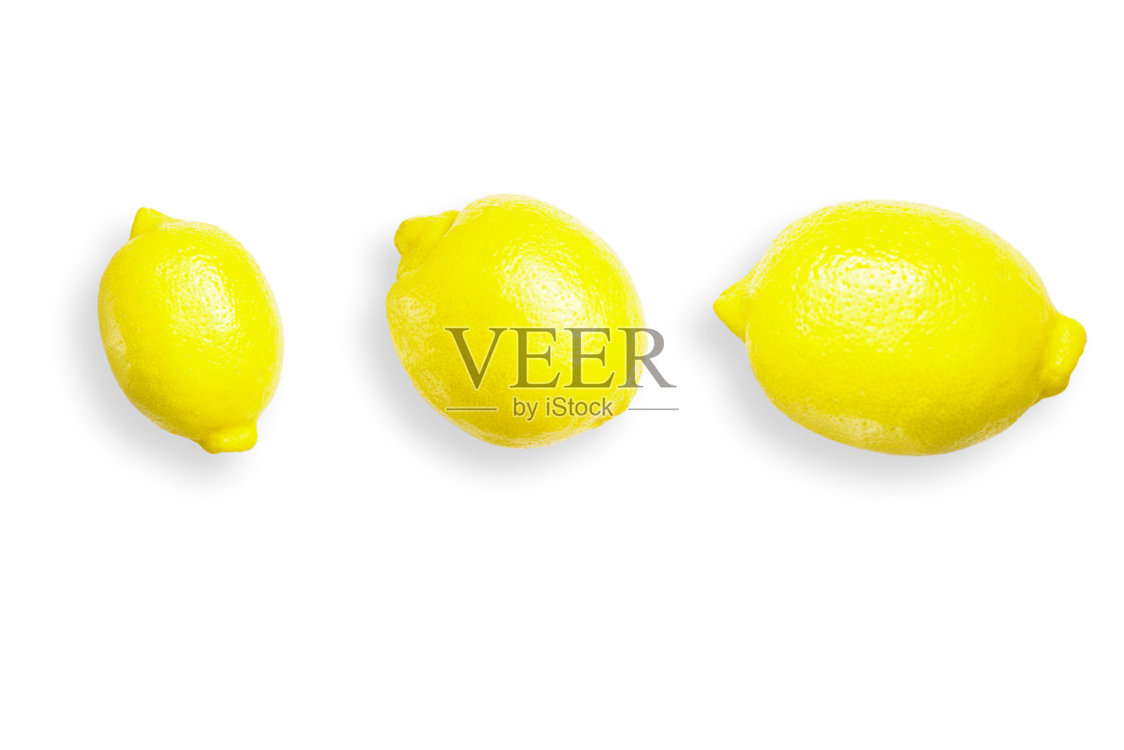 三个柠檬孤立在白色的背景上。柠檬是维生素c的天然来源。照片摄影图片