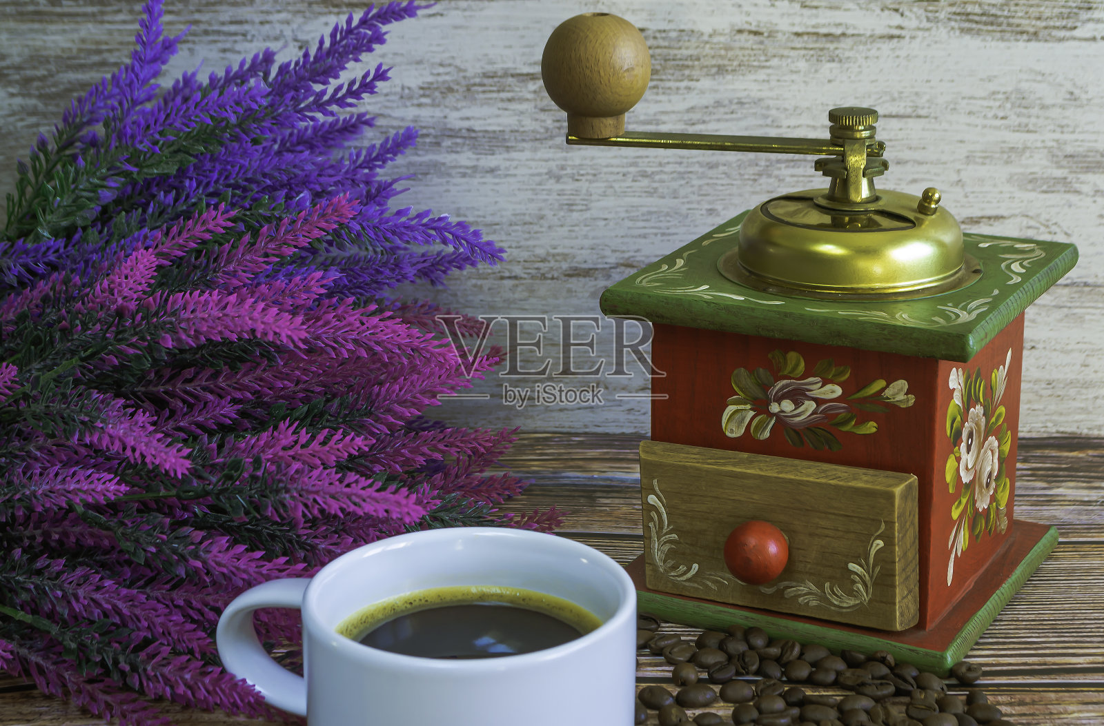 一束薰衣草花组成的咖啡照片摄影图片