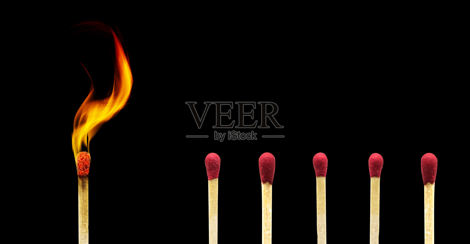 许多比赛对使用过的比赛保持距离，以减少反思和防止社会距离运动的多米诺效应。照片摄影图片