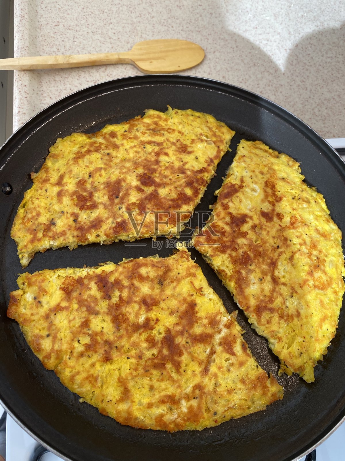 煎蛋卷，切达干酪，煎锅，象征和平照片摄影图片