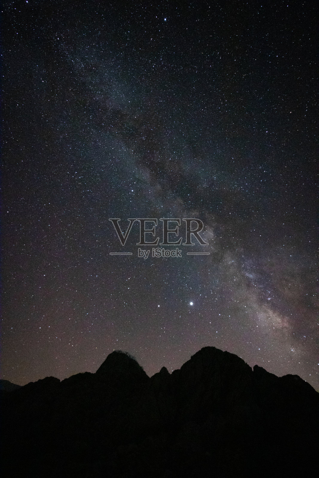 银河和山的轮廓照片摄影图片