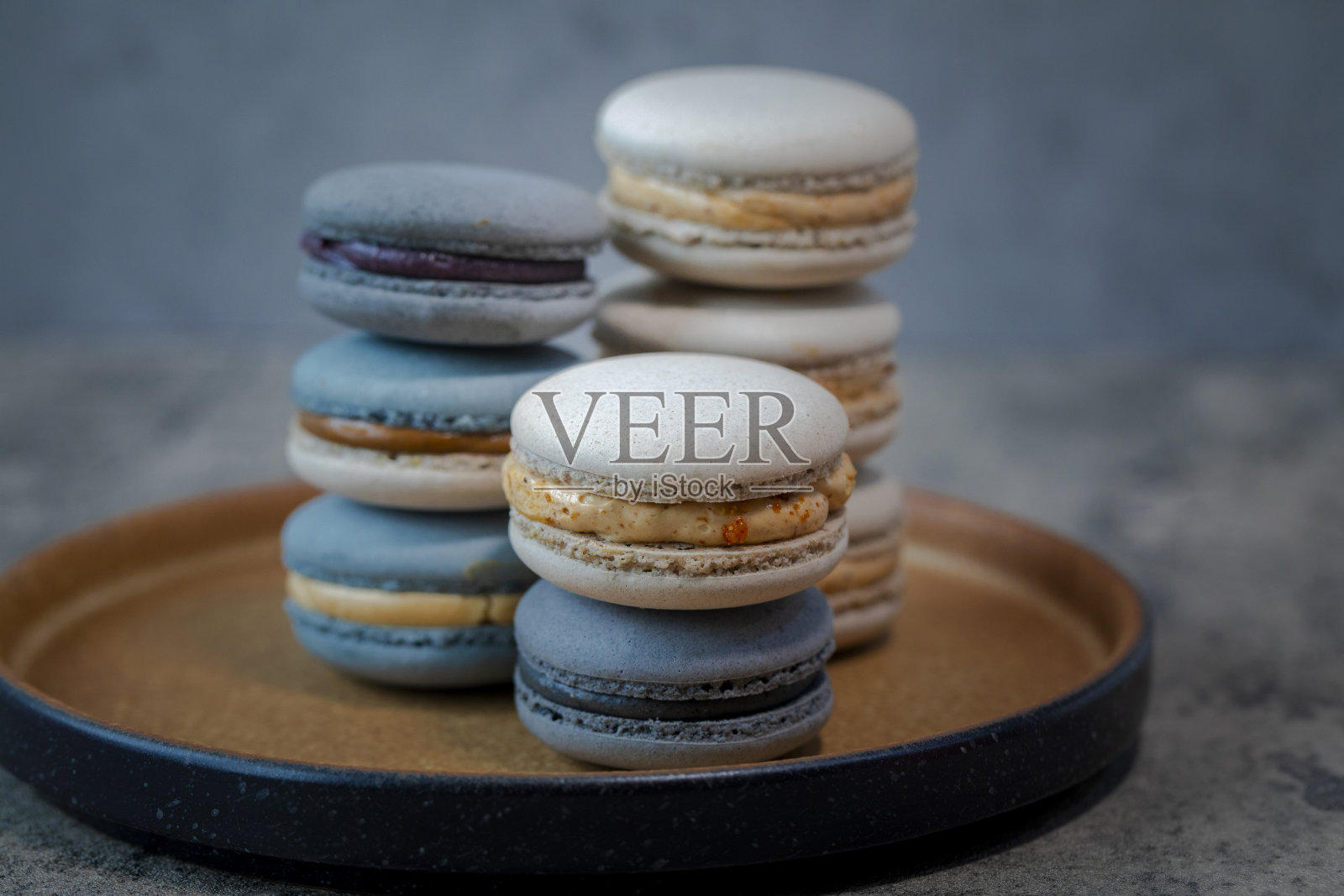 盘子，马卡龙，脆饼，法式甜点照片摄影图片