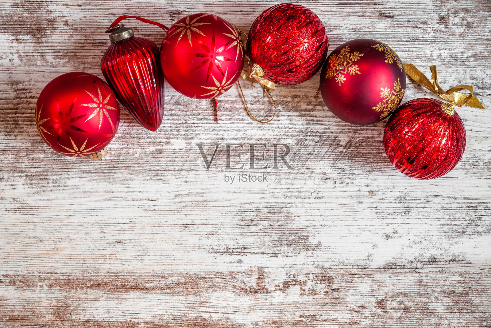 红色的圣诞装饰物照片摄影图片