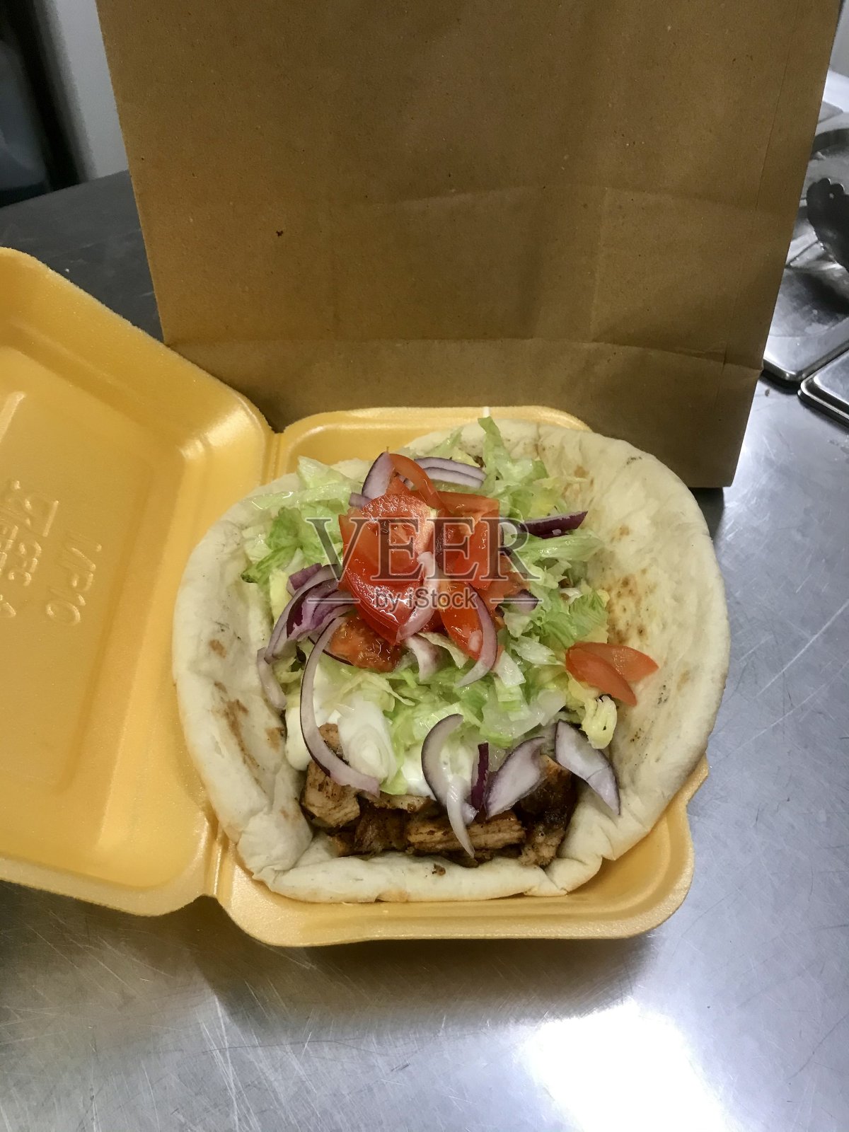 鸡肉夹烤肉串照片摄影图片