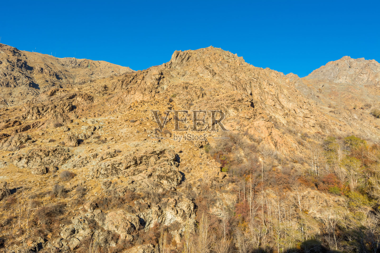 德黑兰Tochal山 Darband山谷秋日彩色树叶森林照片摄影图片