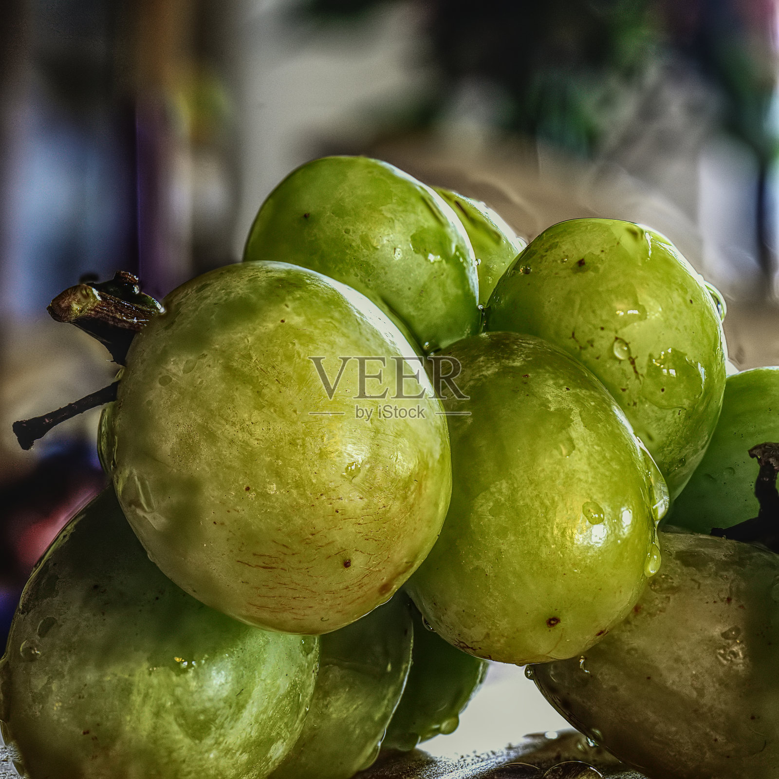 熟透的白葡萄近距离观赏，vintage look照片摄影图片