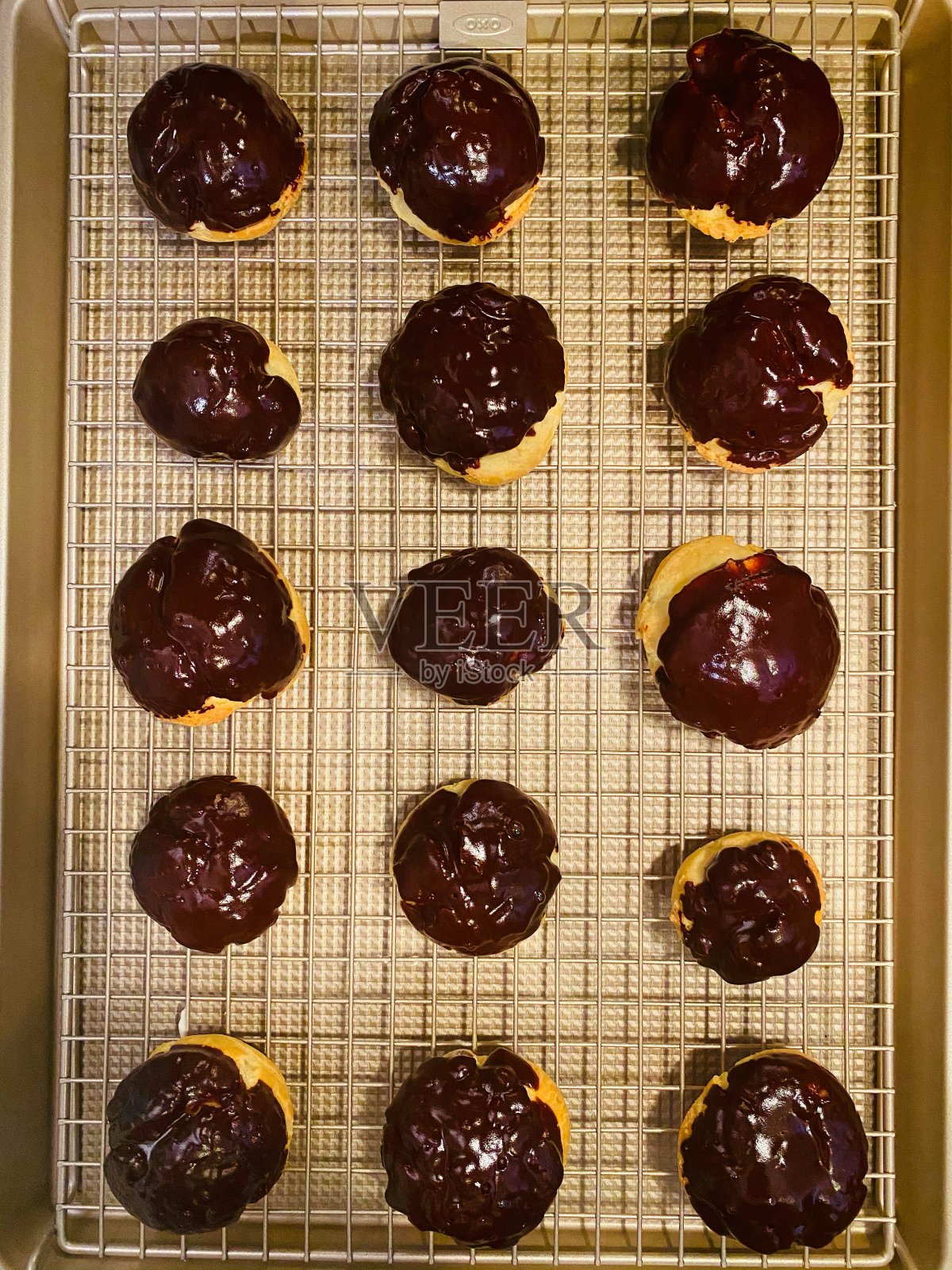 巧克力泡芙照片摄影图片