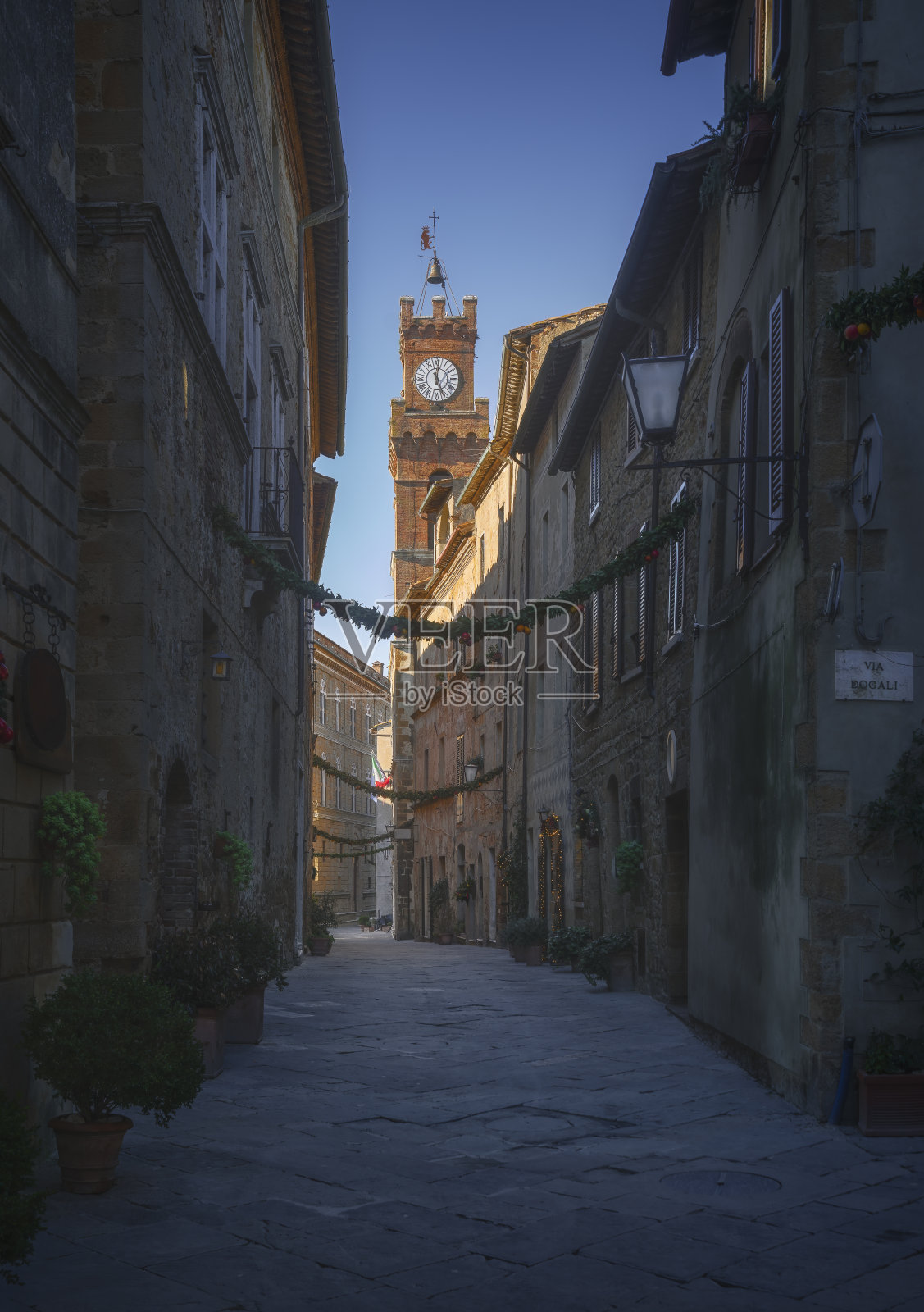 皮恩扎老城区，冬天的主要街道。意大利托斯卡纳照片摄影图片