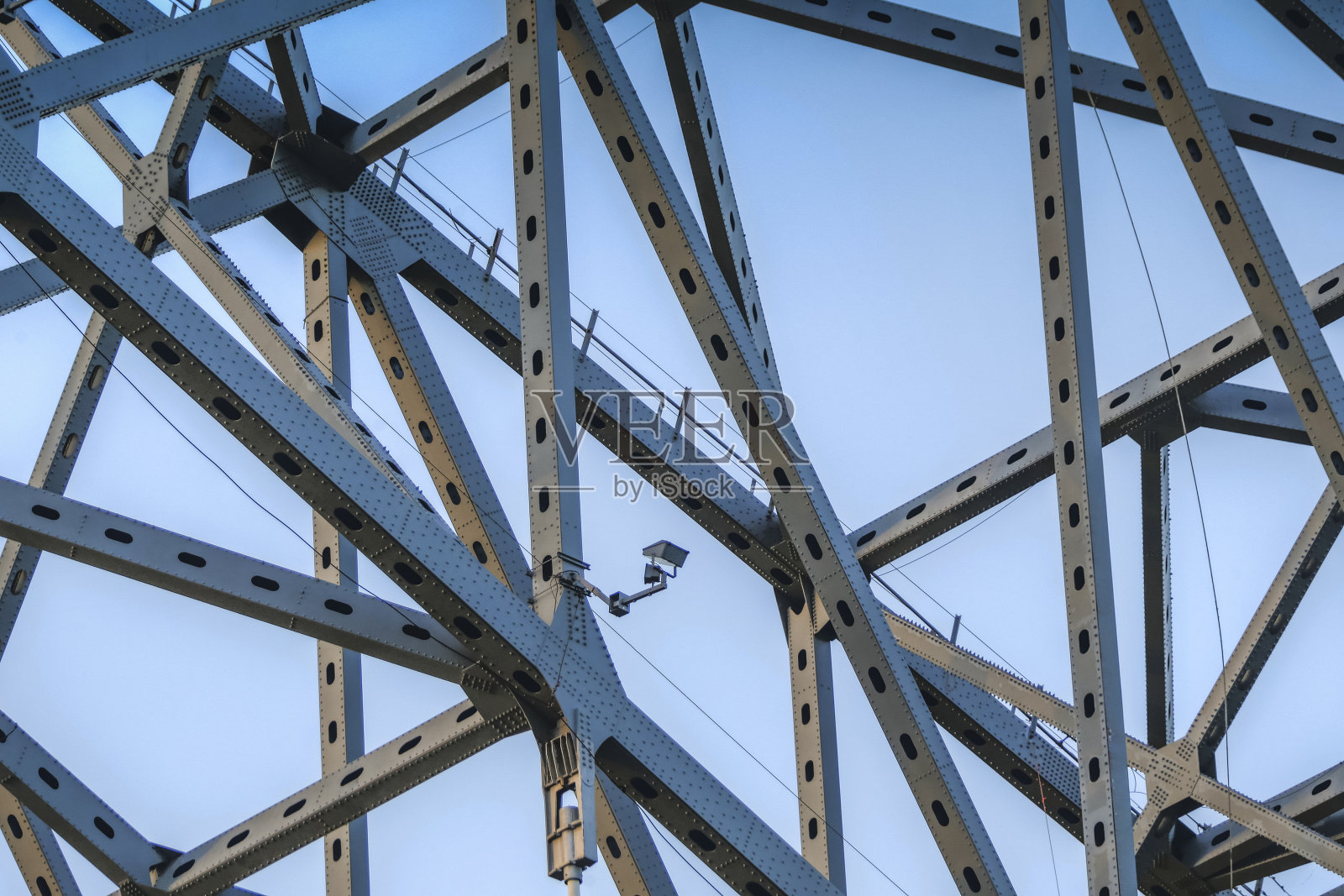 关闭桁架和吊桥索具沿水路的巴拿马运河的船闸照片摄影图片
