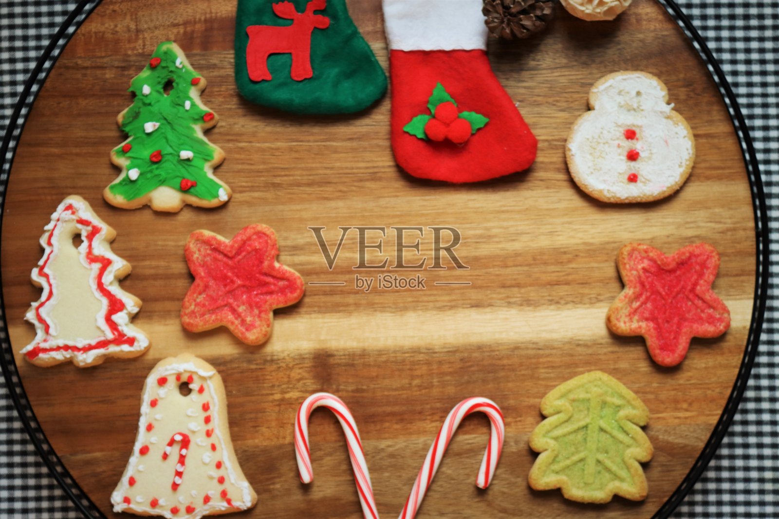 假日装饰概念饼干和装饰品照片摄影图片