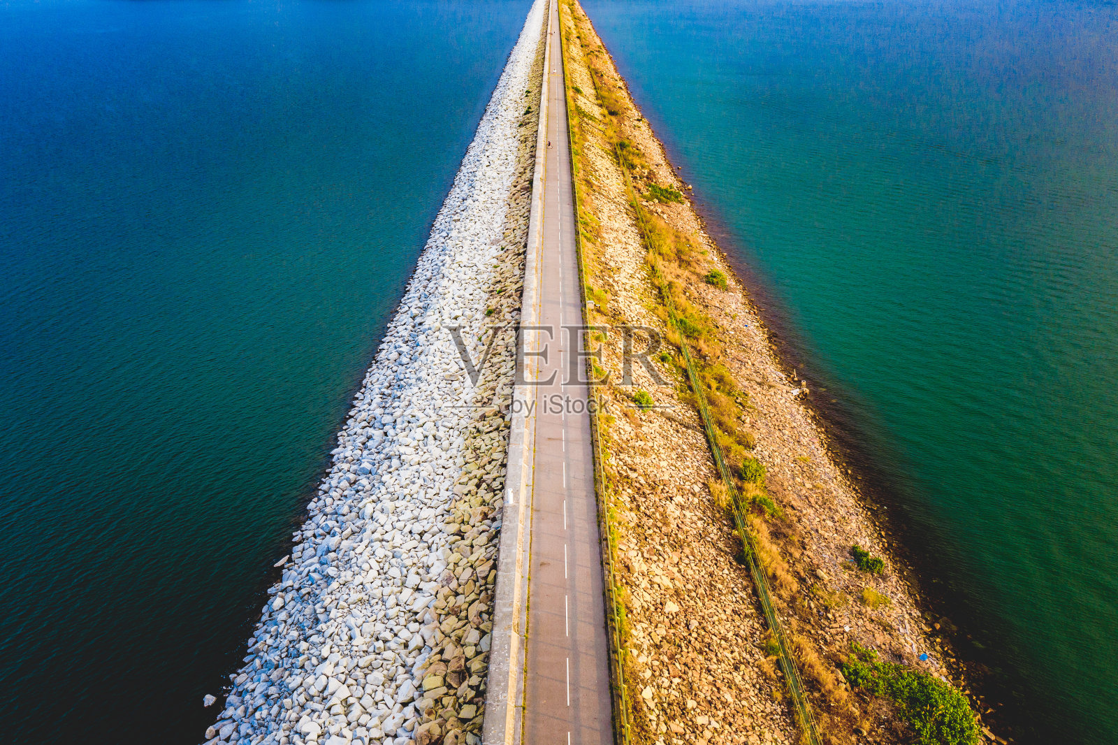 水库大坝道路鸟瞰图照片摄影图片