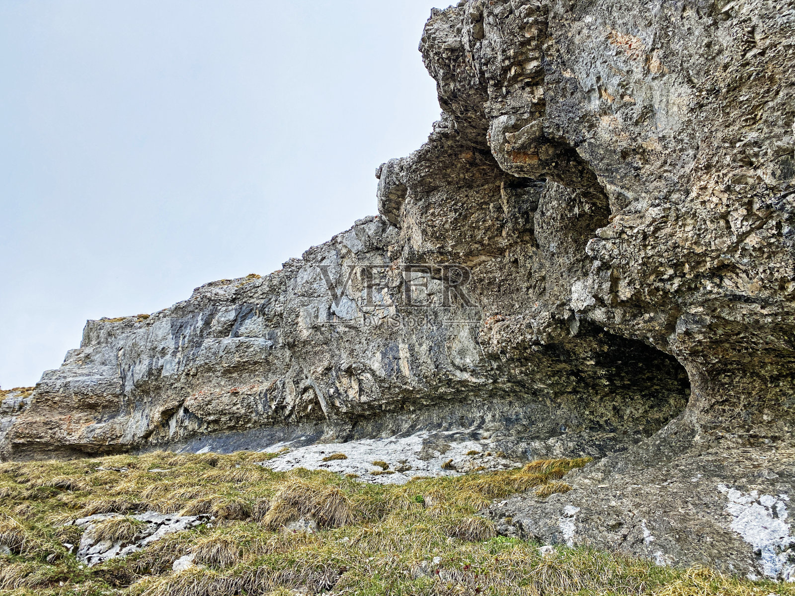 瑞士皮拉图斯山脉和瑞士奥布瓦尔登州的埃曼塔尔阿尔卑斯山脉的岩石和石头(瑞士的坎顿奥布瓦尔德)照片摄影图片