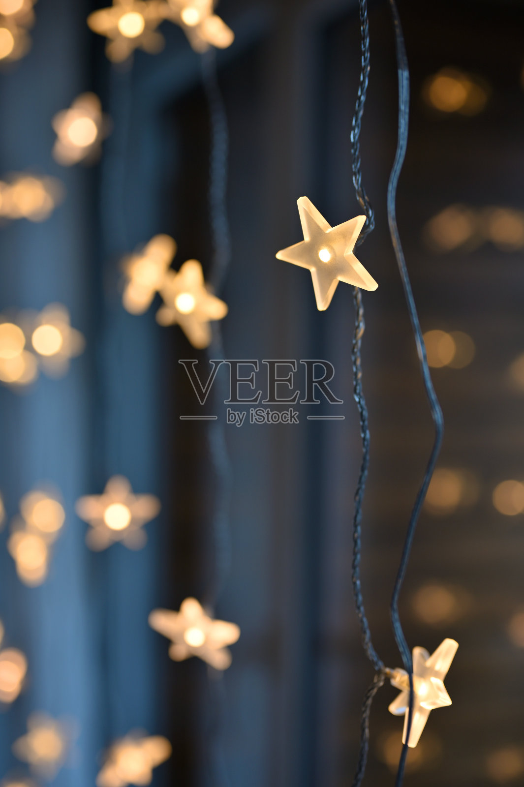 圣诞彩灯，圣诞节或新年装饰品照片摄影图片