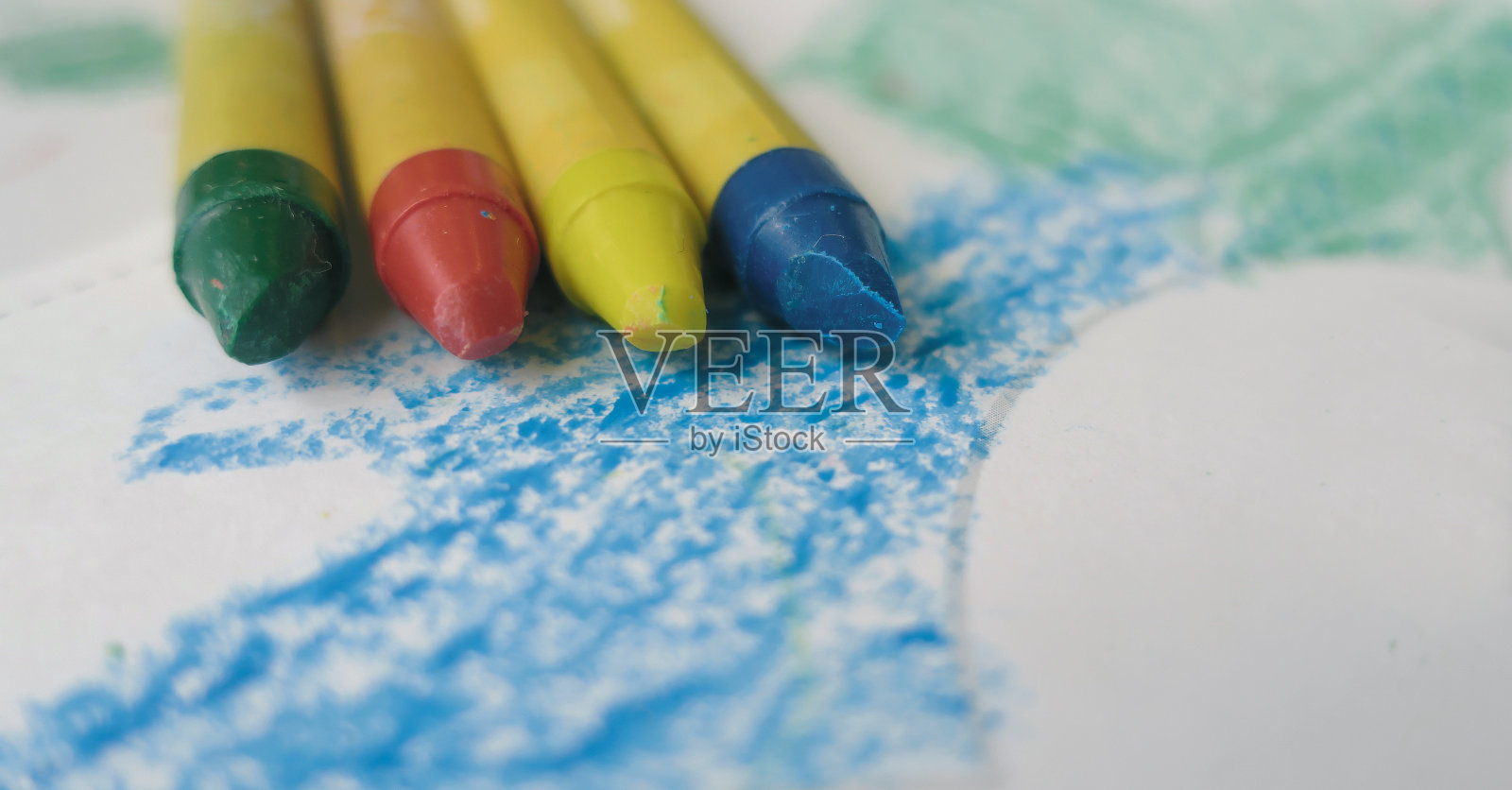 四个蜡笔的颜色照片摄影图片