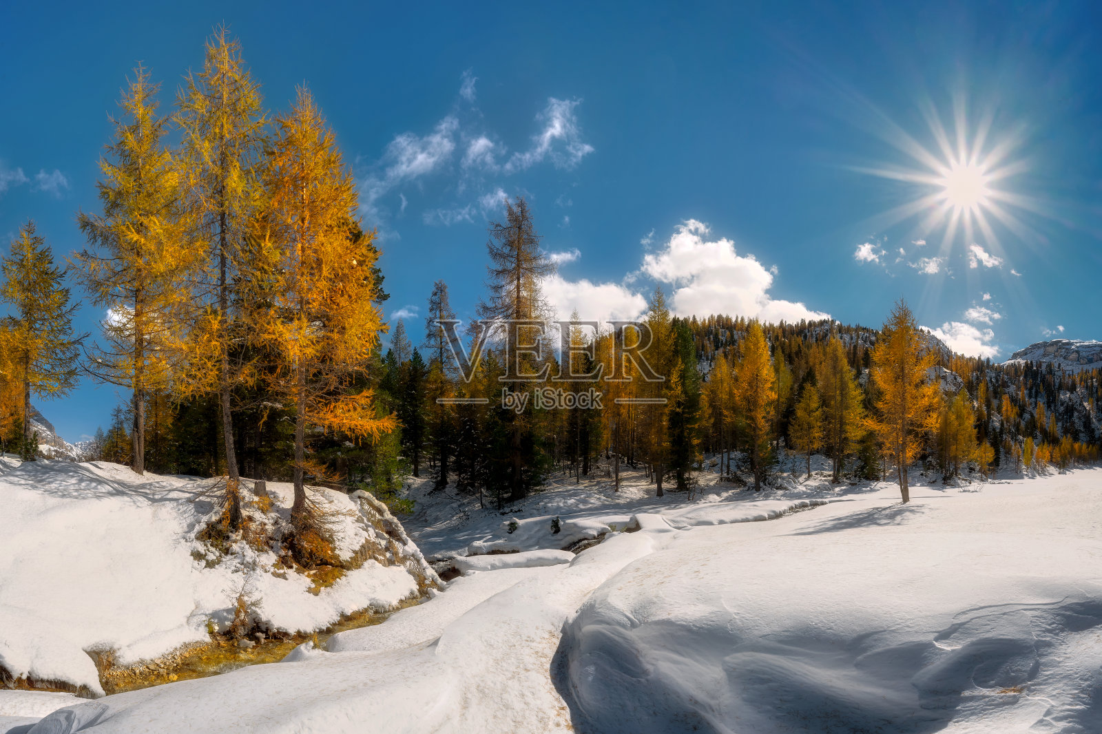 冬季阿尔卑斯山的山峰，蒙特拉加祖伊，白云石，意大利照片摄影图片