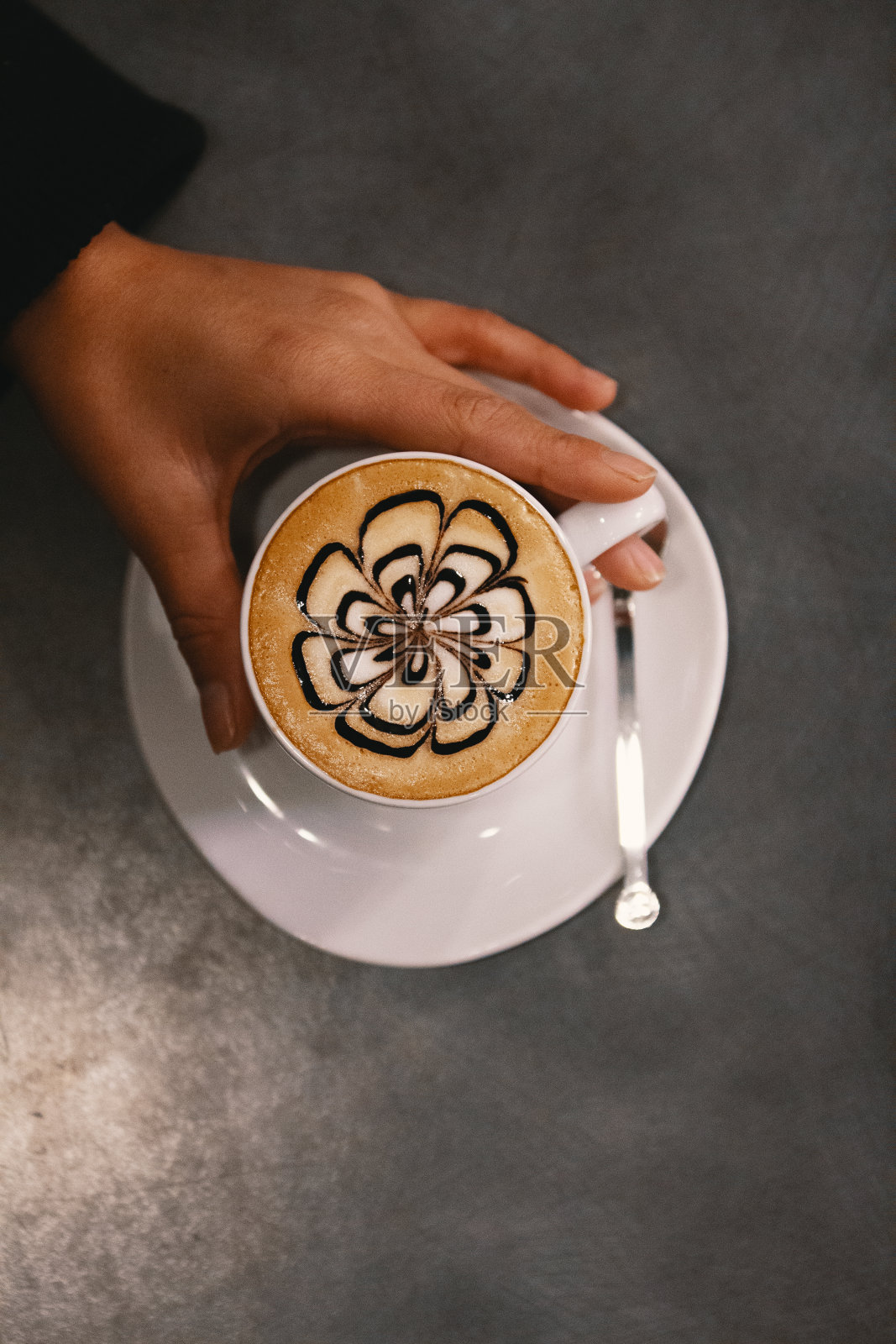 咖啡馆里的拉花艺术照片摄影图片