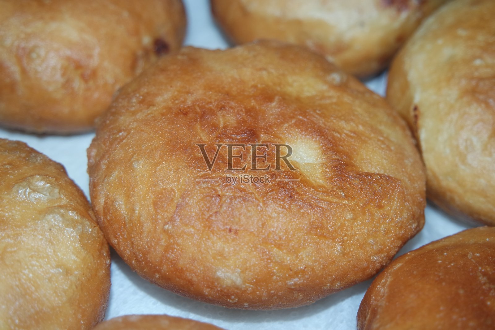 自制美味的土豆面包卷小圆面包照片摄影图片