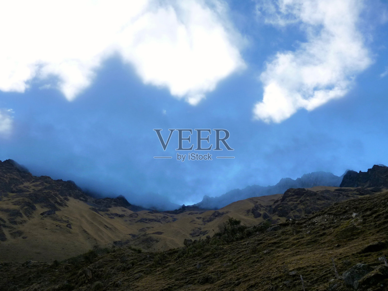 白雪覆盖的安第斯山脉照片摄影图片