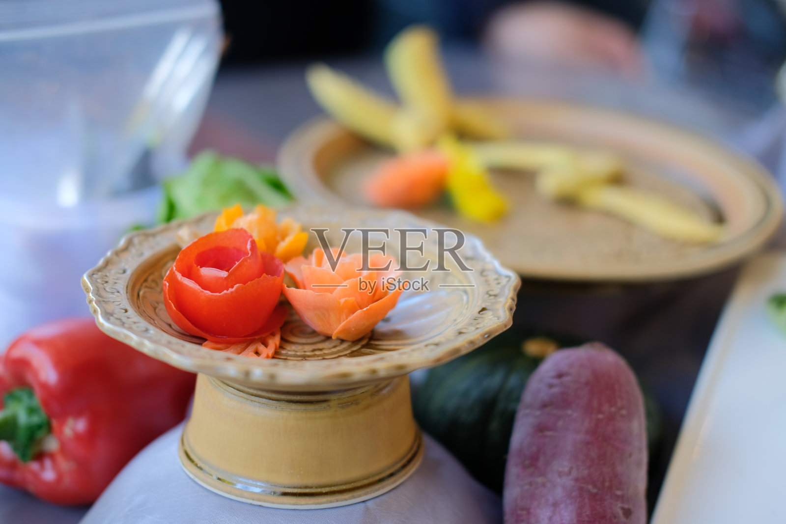 水果蔬菜雕刻。食物装饰艺术品照片摄影图片