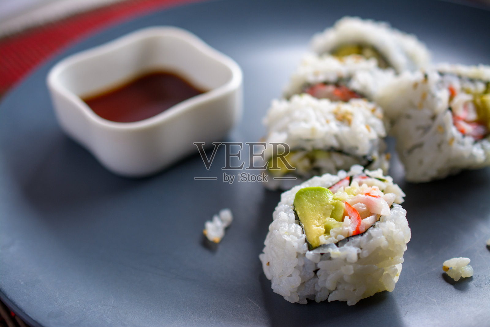 寿司卷加利福尼亚卷传统的设置照片摄影图片