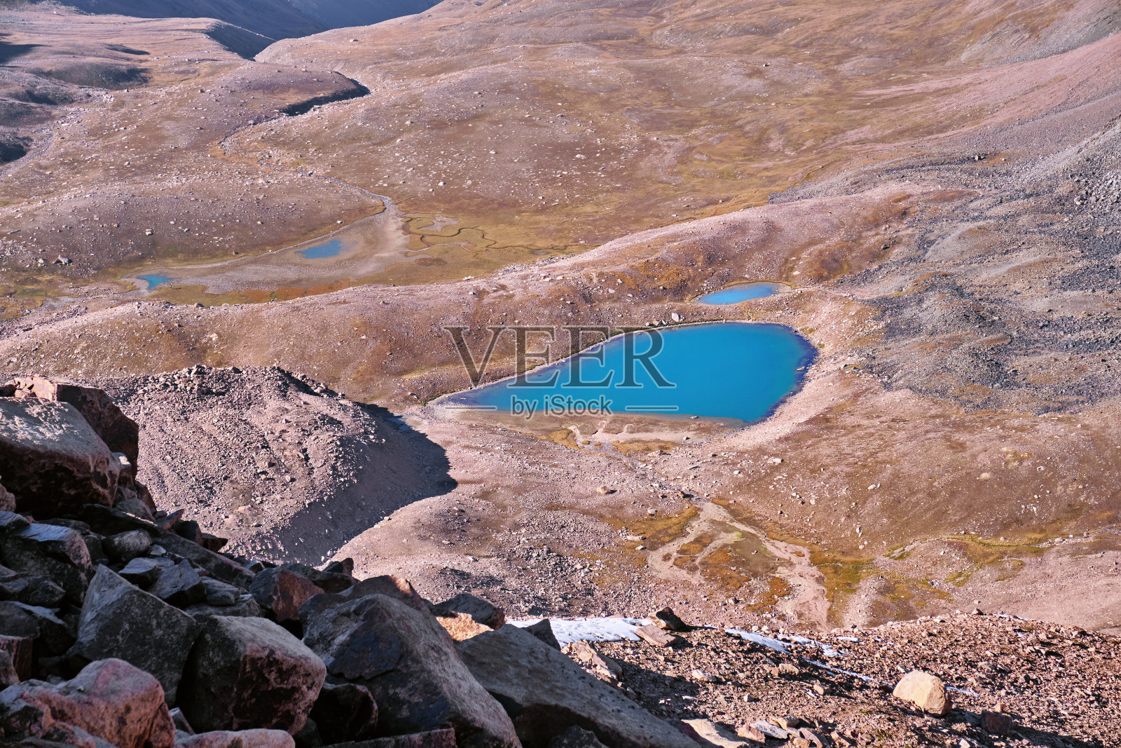 冰碛湖山照片摄影图片