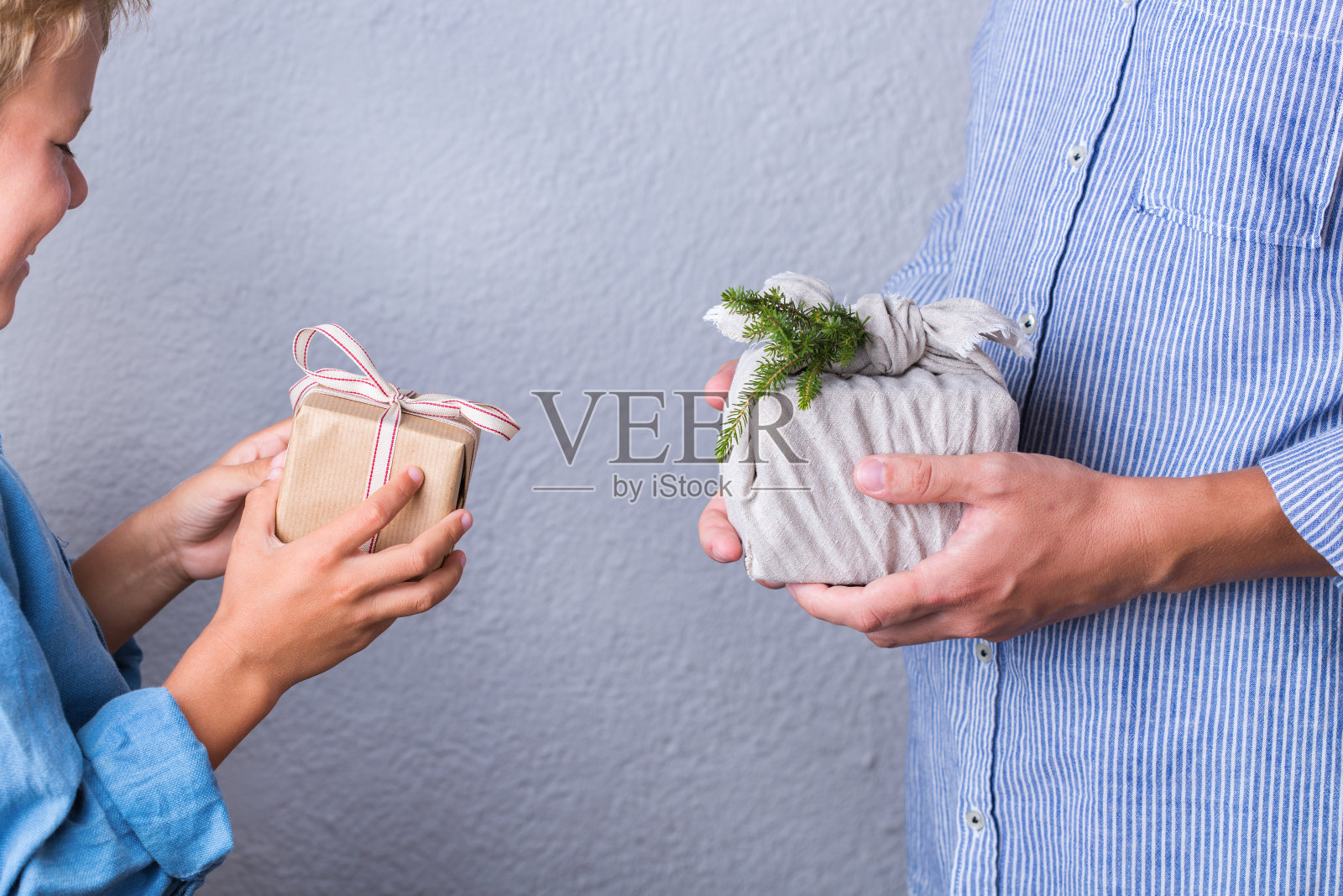 创意零浪费圣诞理念，日式furroshiki礼盒照片摄影图片